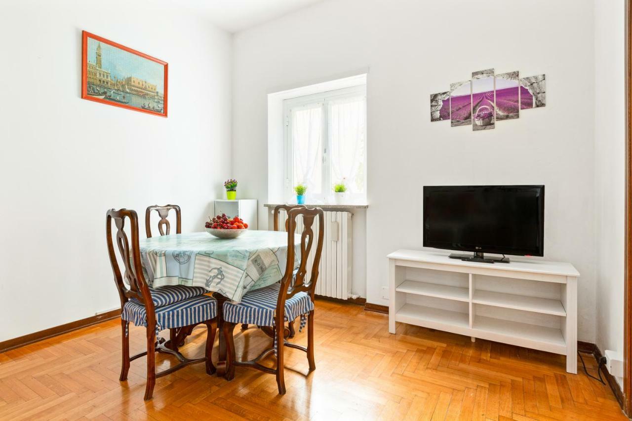 Bright Flat With Shared Garden Apartment Milan Exterior photo